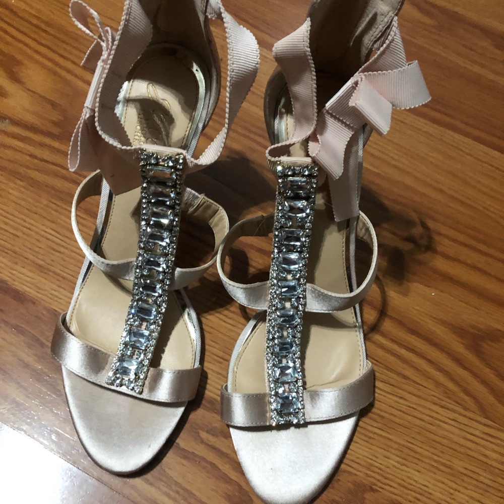 Size 7.5 jewel badgley mischka heels